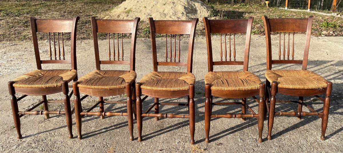 5 Chaises de campagne paillées .