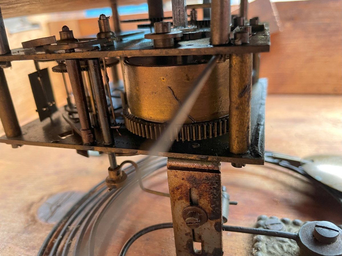 Œil de Bœuf ou Carillon qui dit l'heure et sonne bien -photo-3