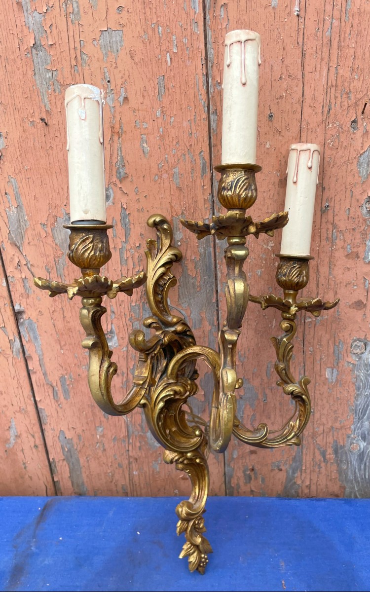 1 Applique en bronze à 3 branches bon état style Louis XV" 
