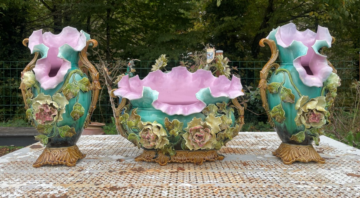 2 Vases et 1 Jardinière en barbotine