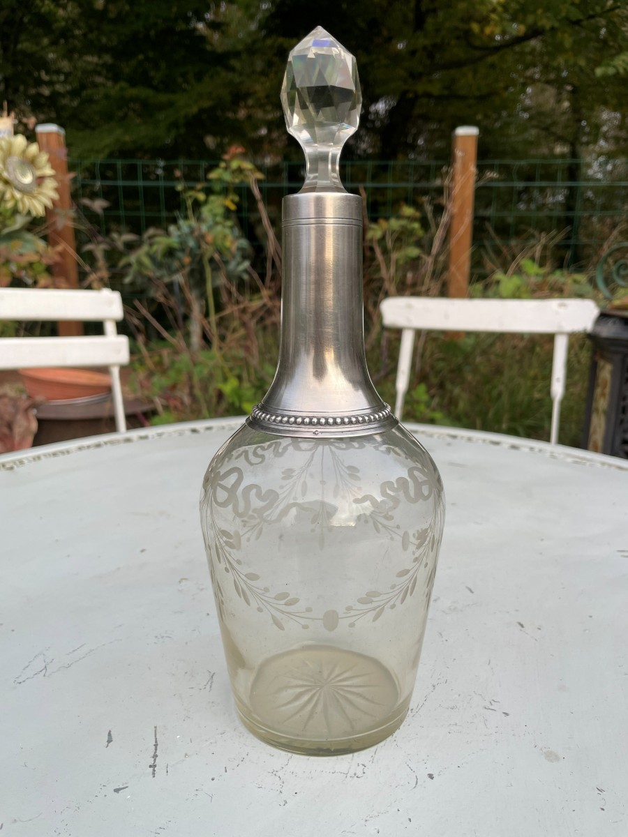 Bouteille en verre et en argent 