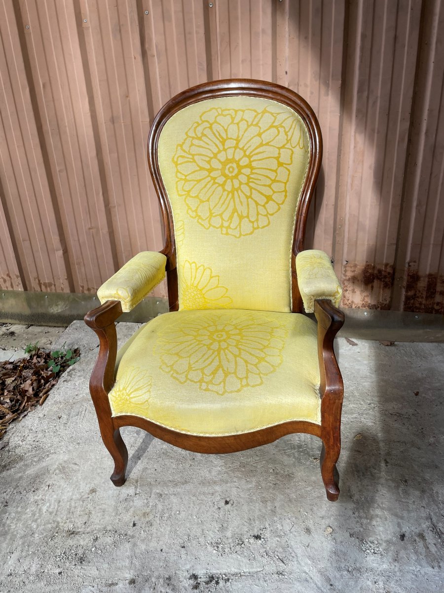 Two 19th-century Yellow Voltaire Armchairs In Walnut -photo-2