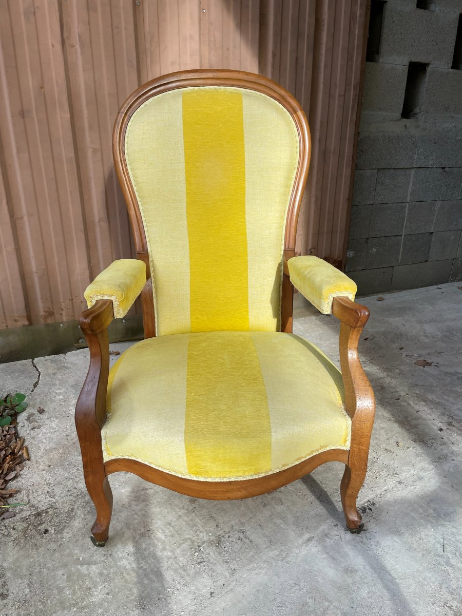 Two 19th-century Yellow Voltaire Armchairs In Walnut -photo-4