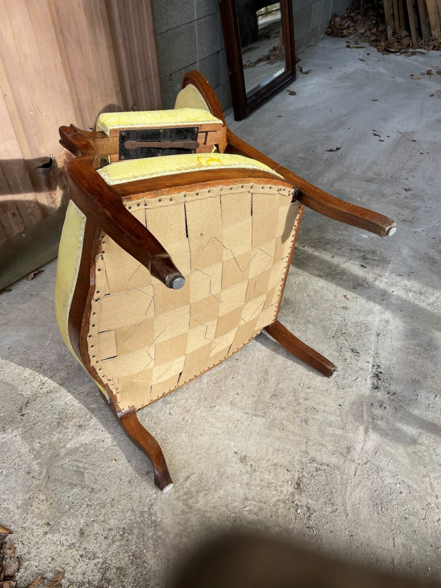 Two 19th-century Yellow Voltaire Armchairs In Walnut -photo-4