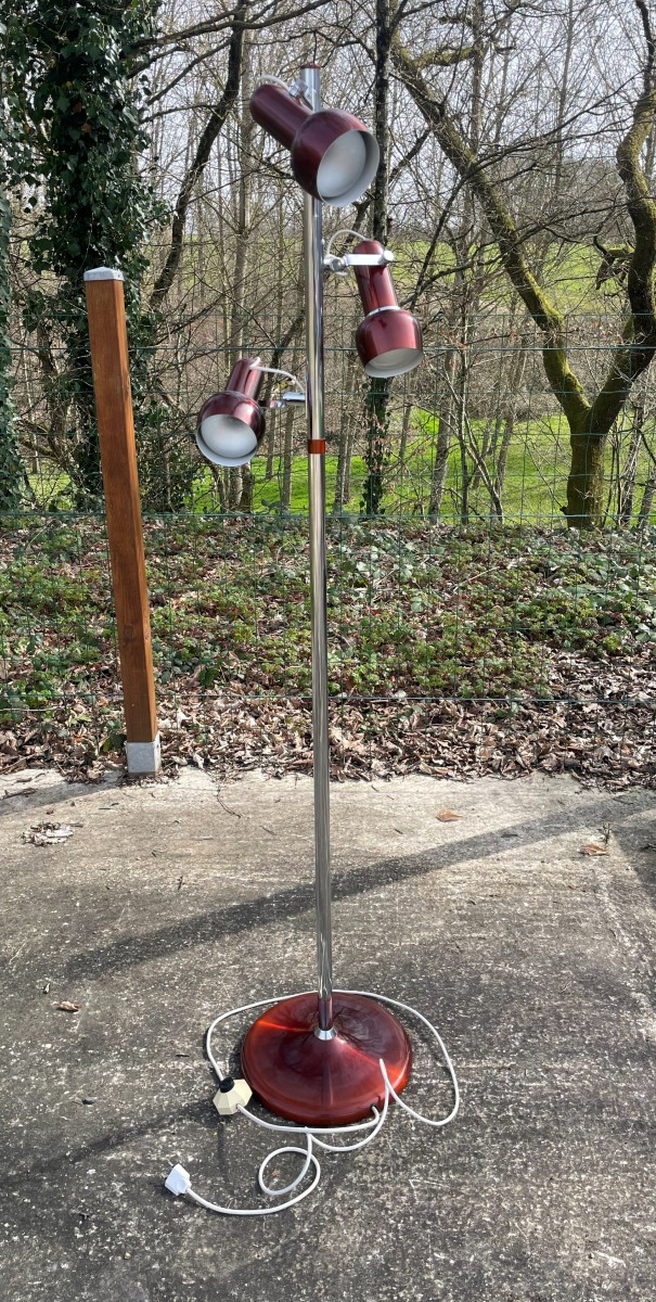 Lampadaire rouge en très bon état correct par Mr Light