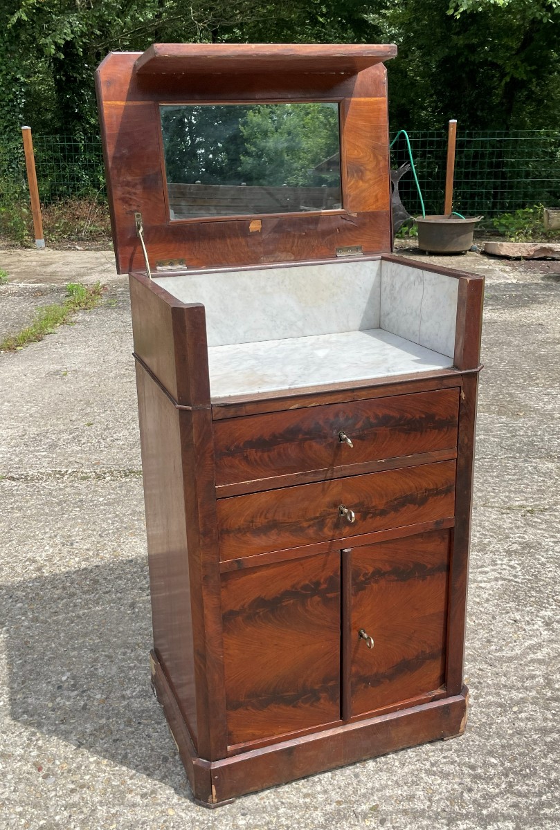 Coiffeuse ou Barbière N III du 19ème siècle en placage d acajou et marbre