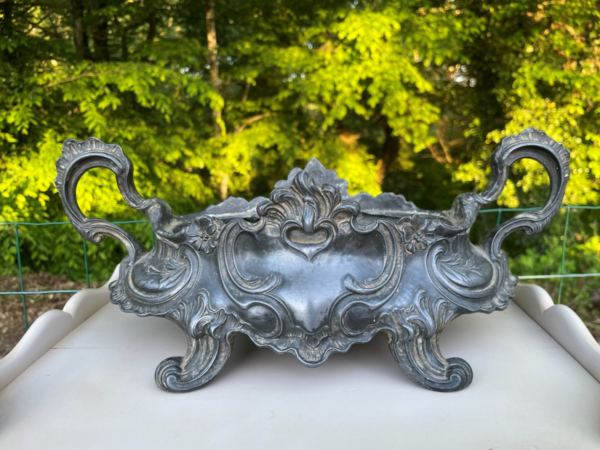 Jardinière en étain style rocaille 