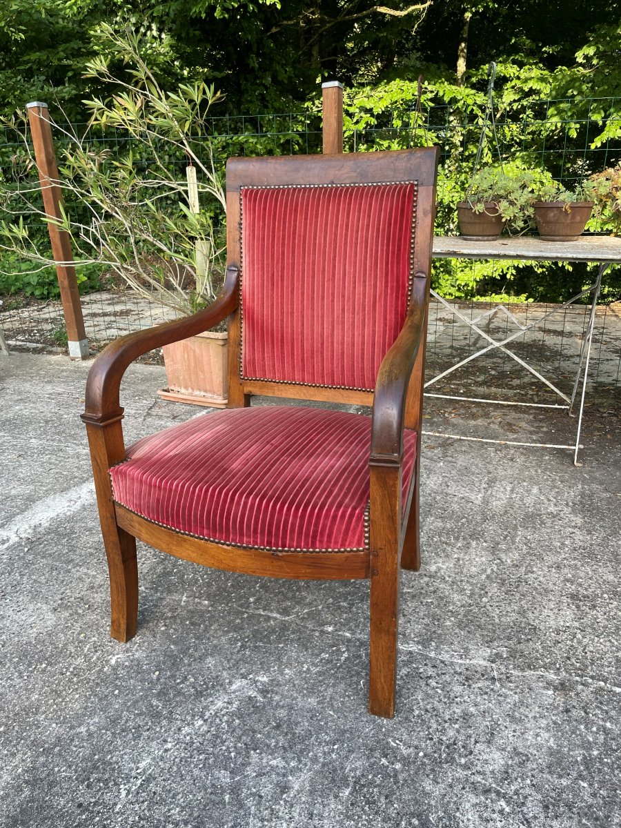 Fauteuil de 1820-30 en noyer massif 