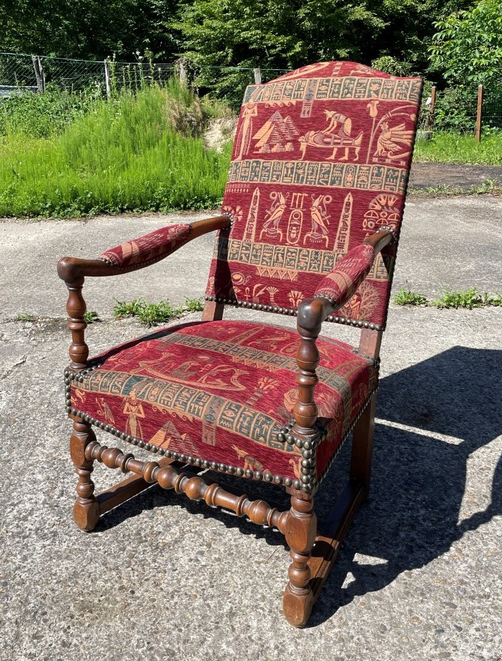 Fauteuil du 19ème Siècle en noyer massif style Louis XIII 
