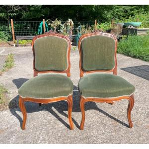 2 Chaises à la Française style Louis XV en bon état . Monture en noyer