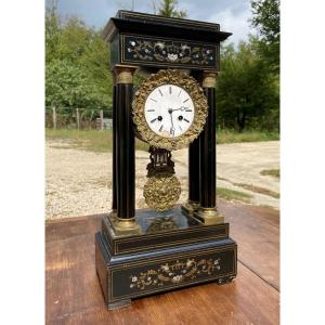 Napoleon III Clock With 4 Columns From The 19th Century In Wood And Marquetry