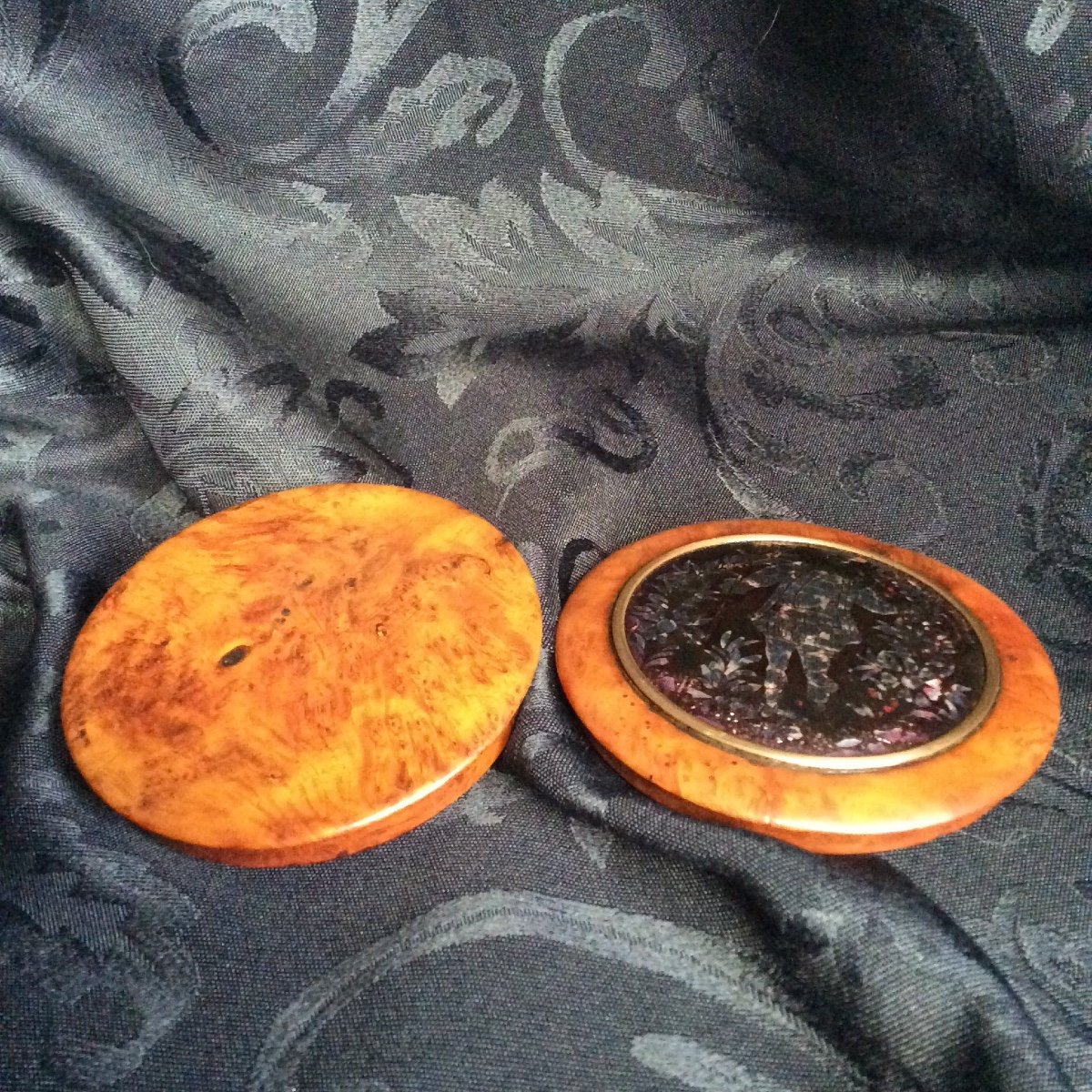 Powder Box In Amboyna Burl, Interior Character In Red Color Tortoise Shell,-photo-3