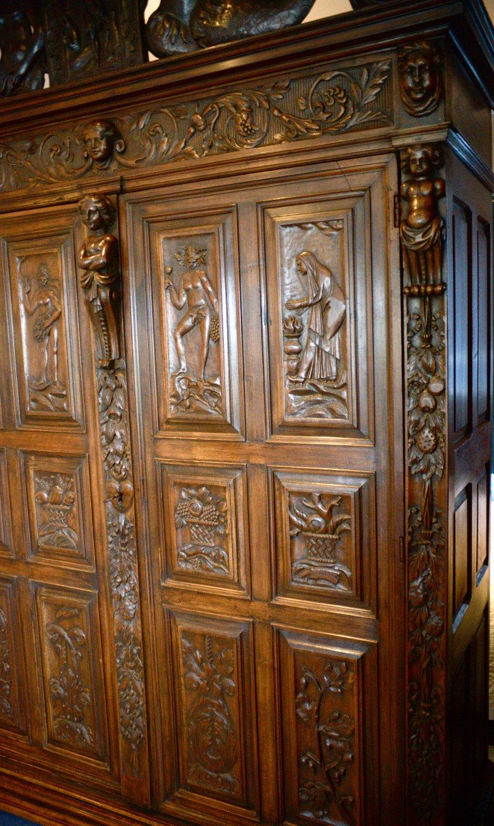 Figured Wardrobe From Bas-languedoc Or Surène, 17th Century In Walnut-photo-3