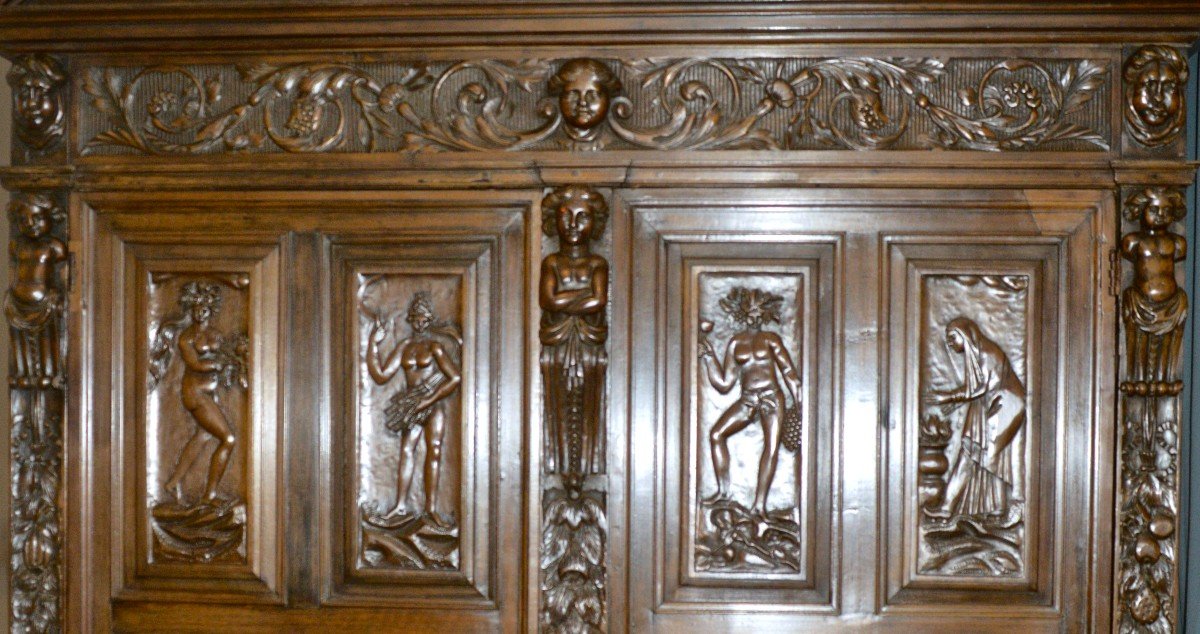 Figured Wardrobe From Bas-languedoc Or Surène, 17th Century In Walnut-photo-4