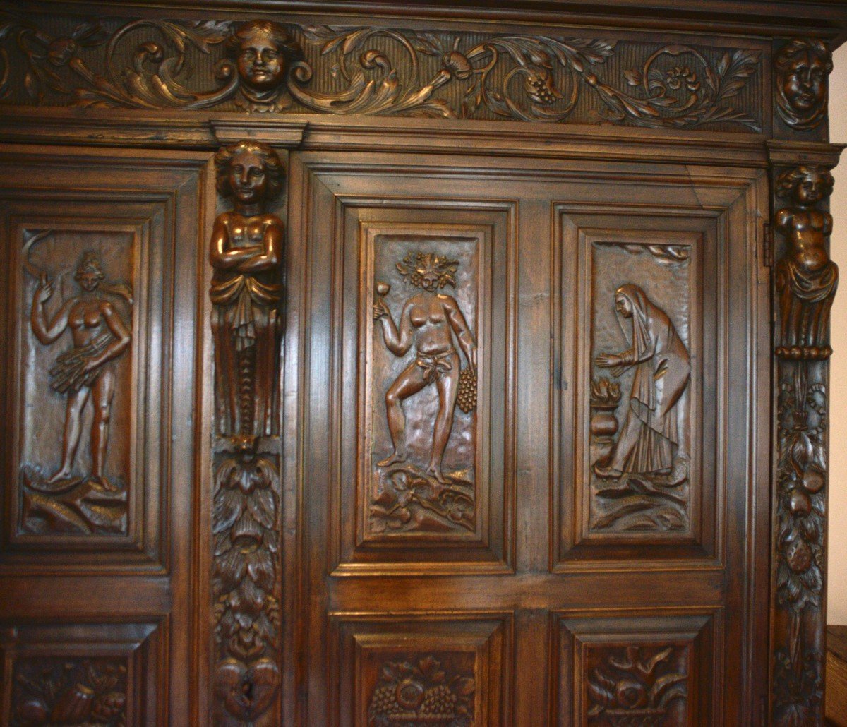 Figured Wardrobe From Bas-languedoc Or Surène, 17th Century In Walnut-photo-6