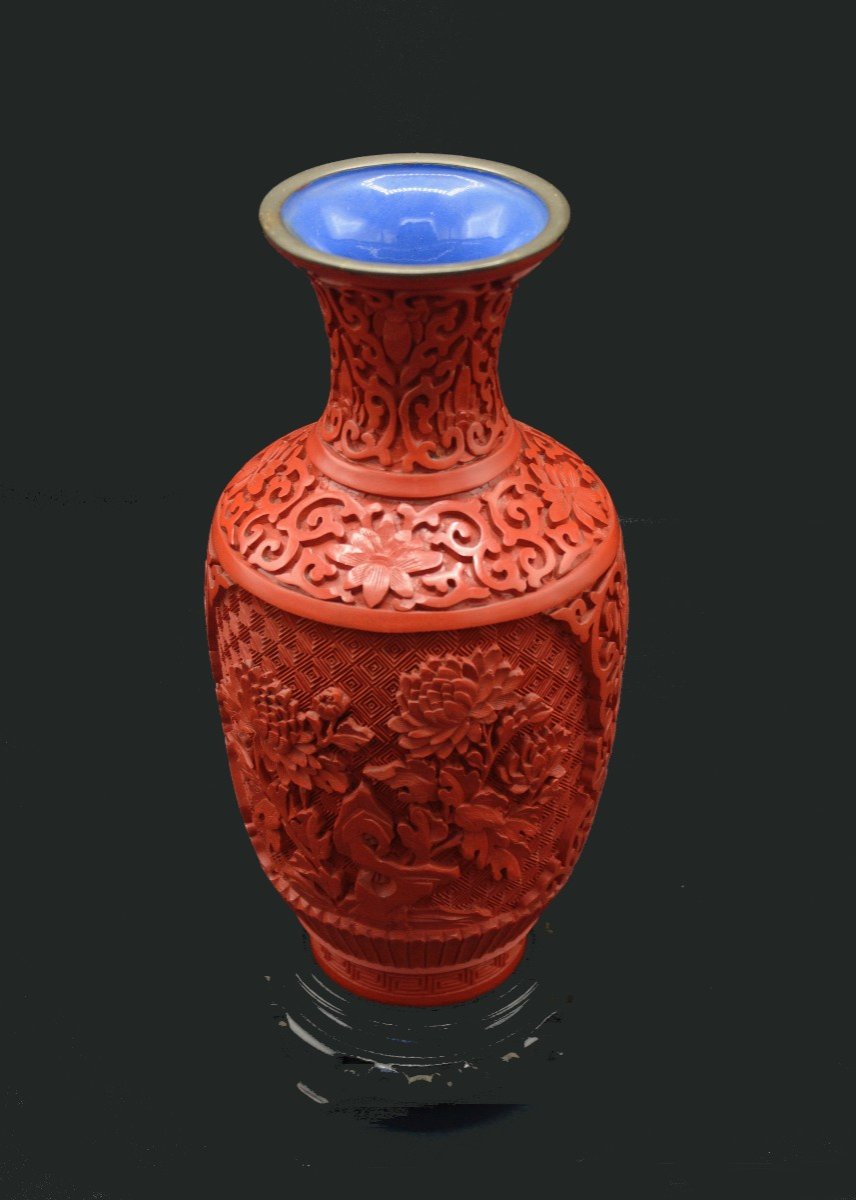 Chine Vase en Laque Rouge Sculptée-photo-2