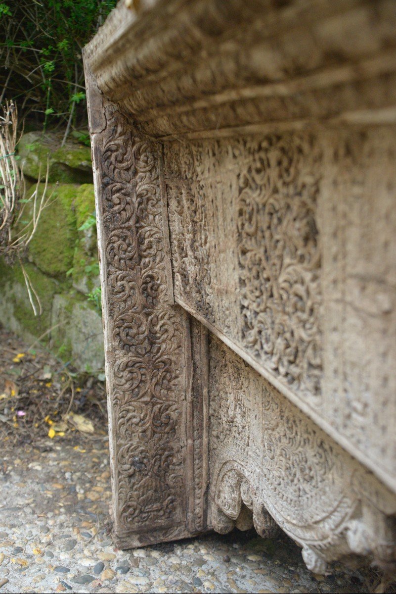 Large Lintel With Its Carved Wooden Corbels, India 19th-photo-6