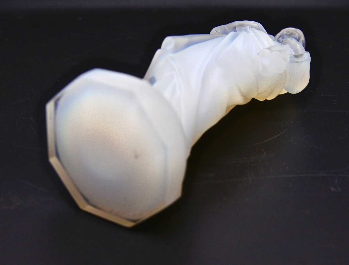 Etling Statuette Of Jesus Christ Sacred Heart. Opalescent Glass Circa 1930-photo-1