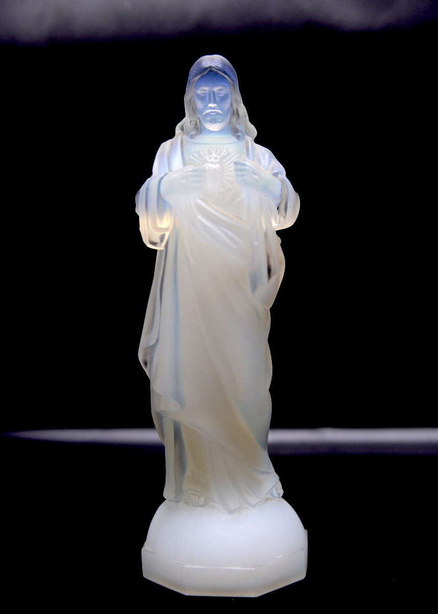 Etling Statuette Of Jesus Christ Sacred Heart. Opalescent Glass Circa 1930