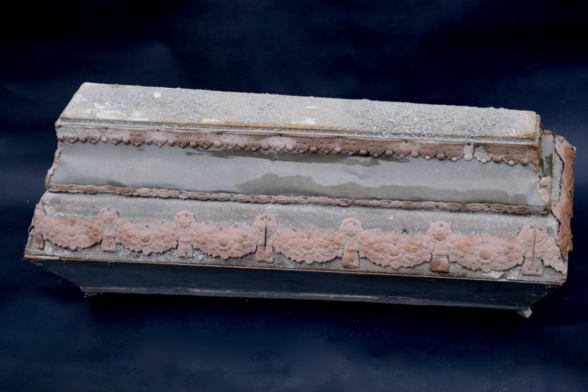 Small 19th Century Scalloped Zinc Sarcophagus-photo-3