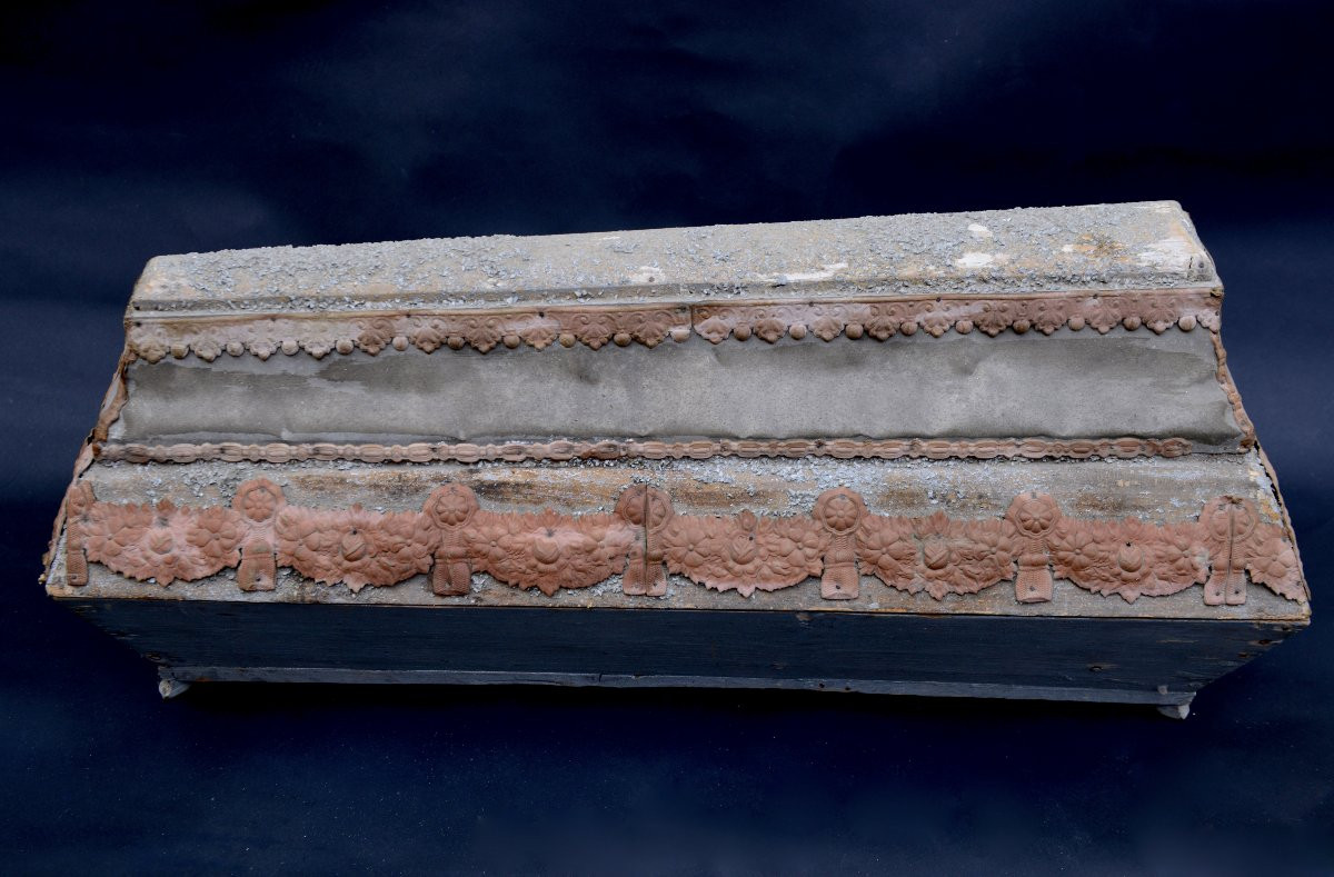 Small 19th Century Scalloped Zinc Sarcophagus-photo-4