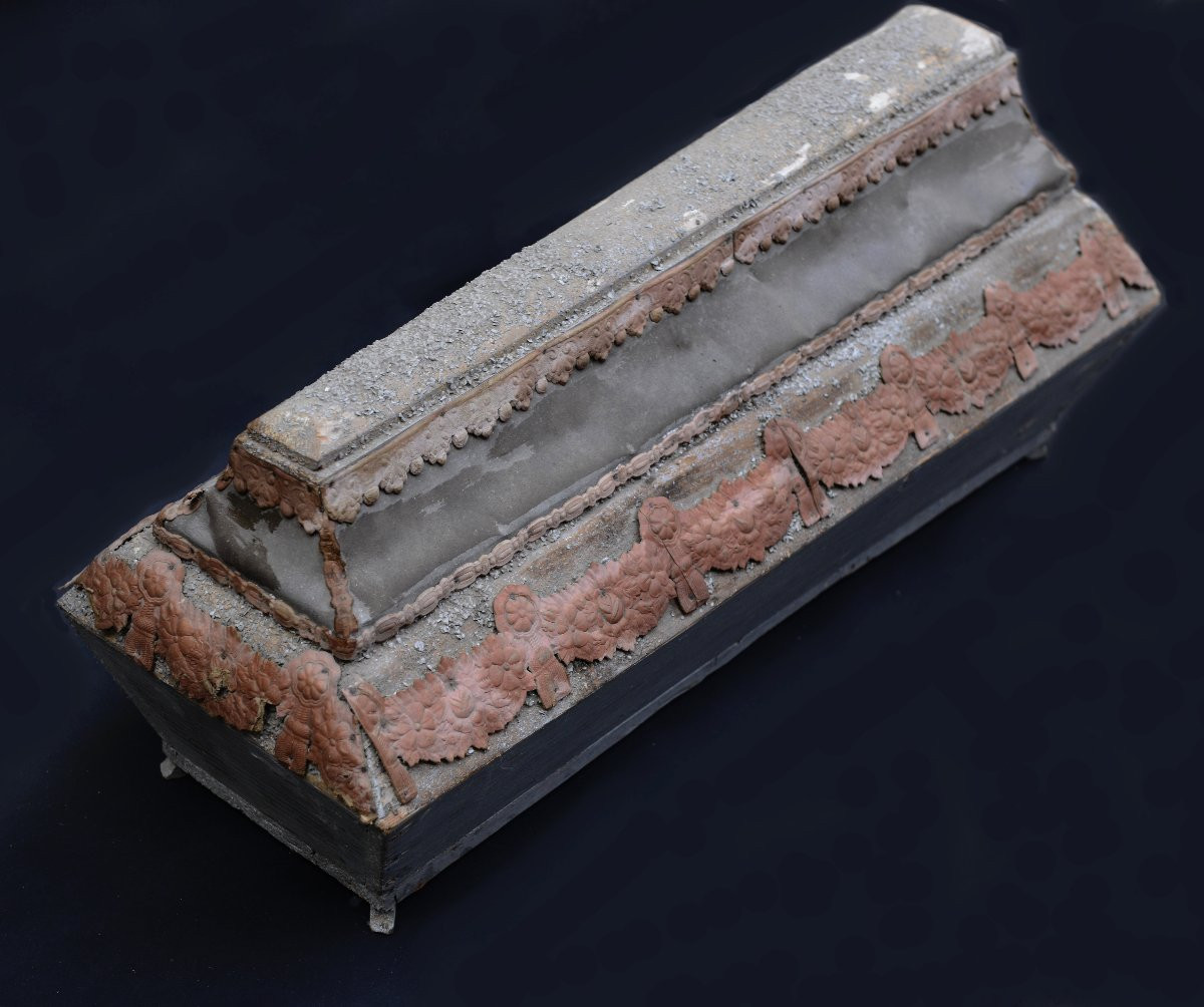 Small 19th Century Scalloped Zinc Sarcophagus-photo-1
