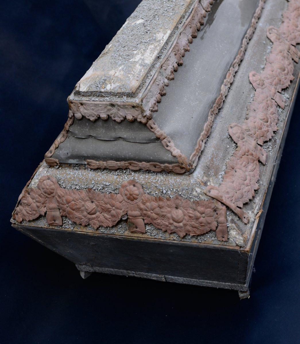 Small 19th Century Scalloped Zinc Sarcophagus-photo-2