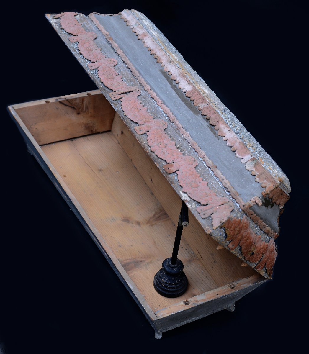 Small 19th Century Scalloped Zinc Sarcophagus-photo-5