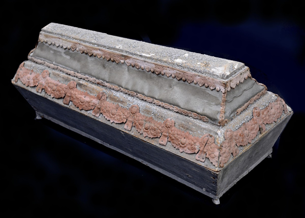 Small 19th Century Scalloped Zinc Sarcophagus