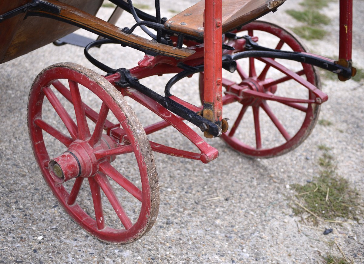 Victoria, 4-wheeled Convertible Horse-drawn Carriage, Circa 1900-photo-1