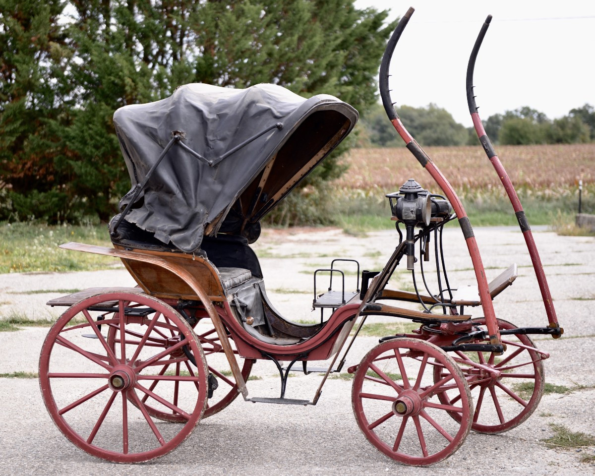 Victoria, 4-wheeled Convertible Horse-drawn Carriage, Circa 1900