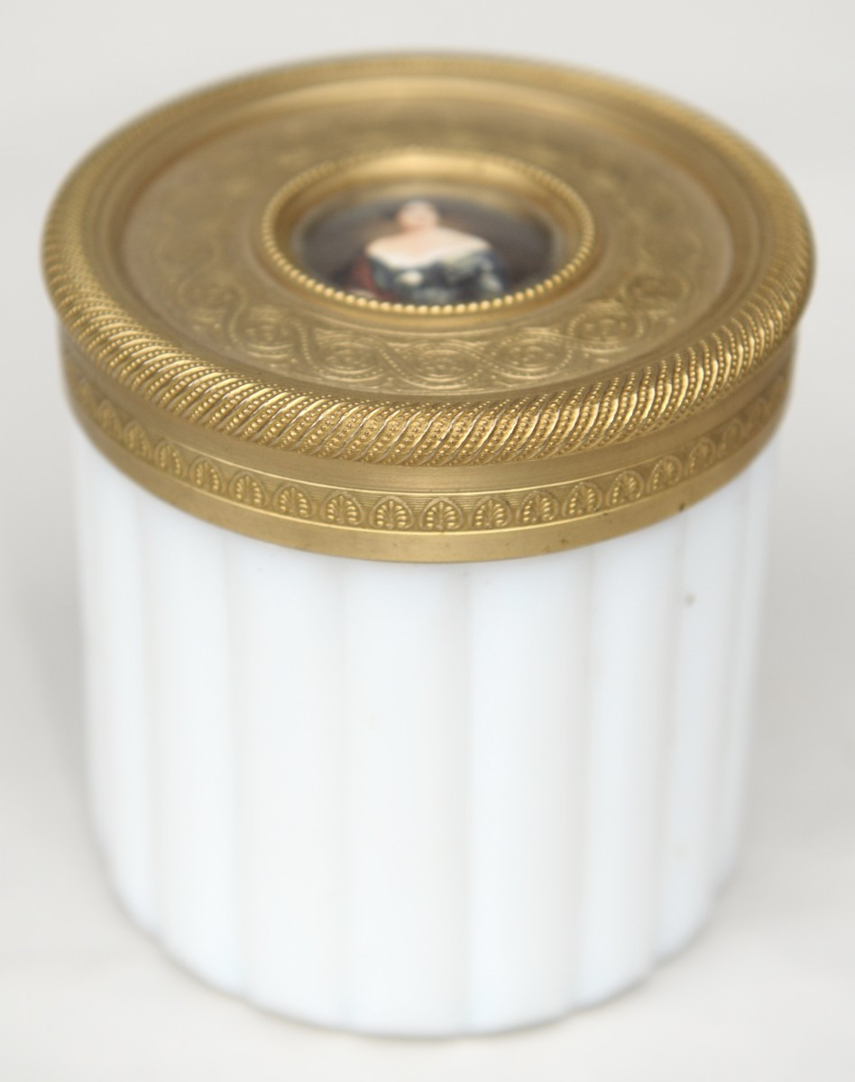 Pot Rond en Opaline avec Miniature 