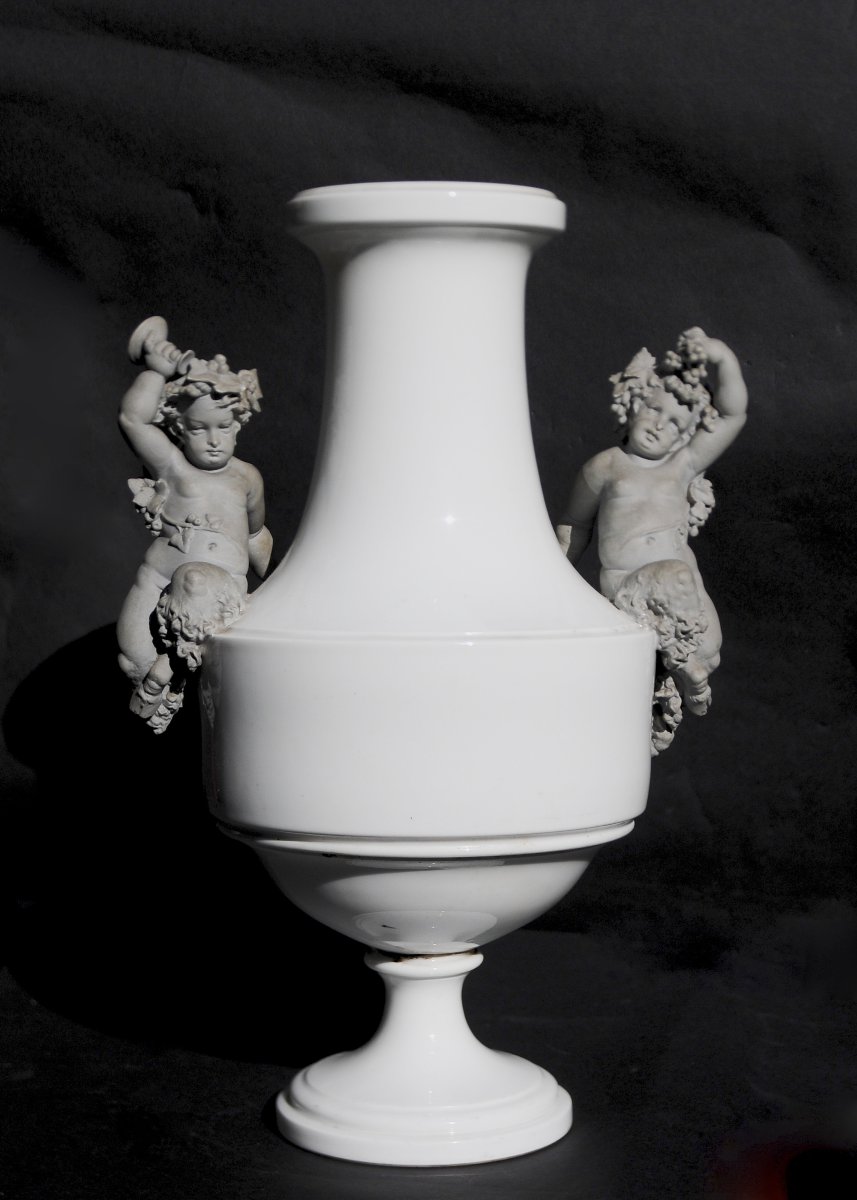 Gibus & Cie "Vase aux Chérubins" en Porcelaine dure de Limoges, circa 1860