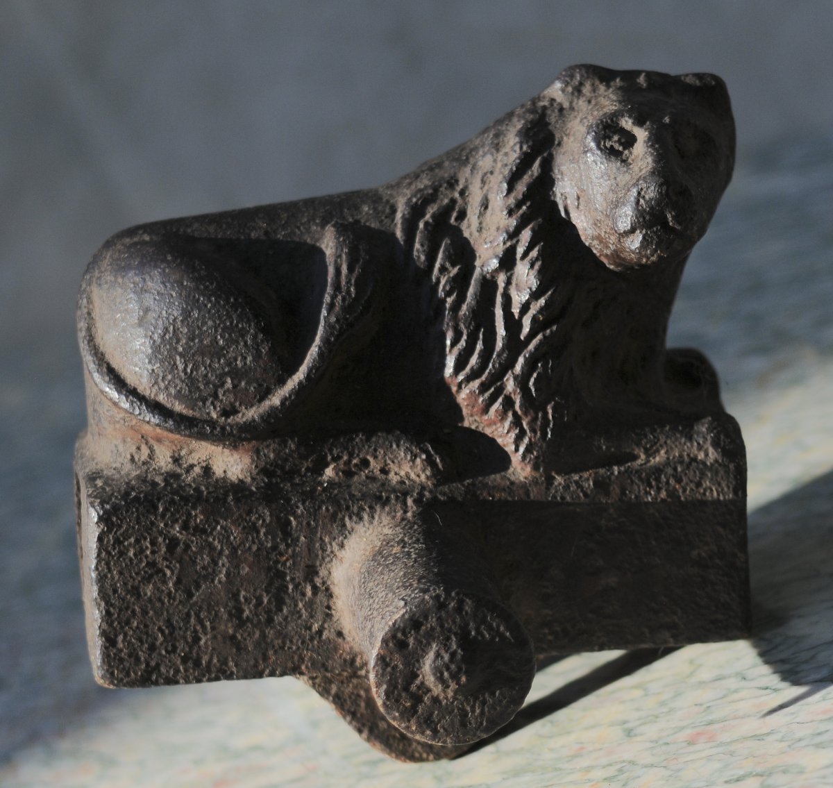 19th-century Cast-iron Reclining Lion Doorstop-photo-3