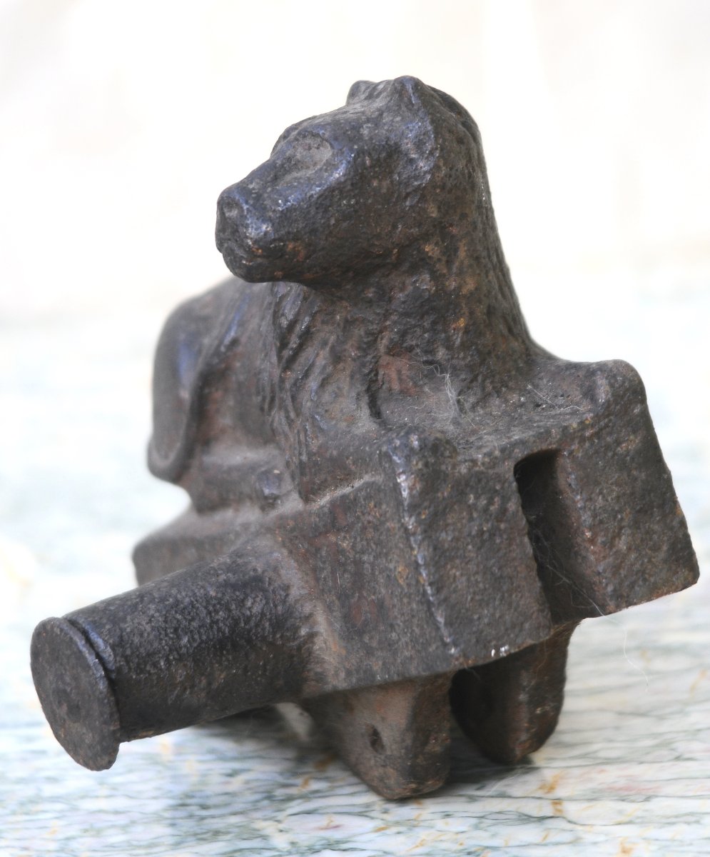 19th-century Cast-iron Reclining Lion Doorstop-photo-4