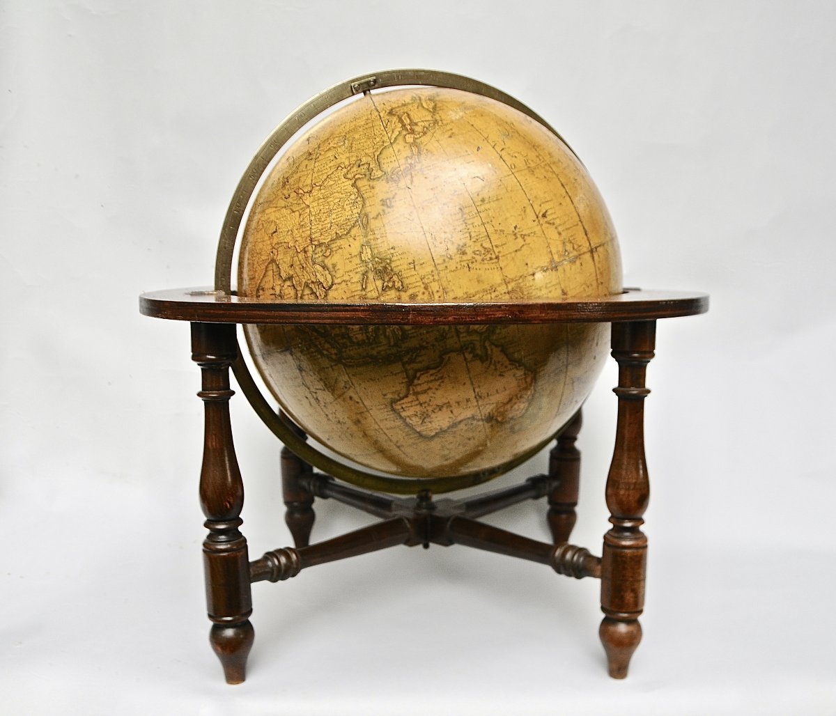 Globe terrestre de table de Kirkwood & Son, Édimbourg (Écosse) entre 1826 et 1833