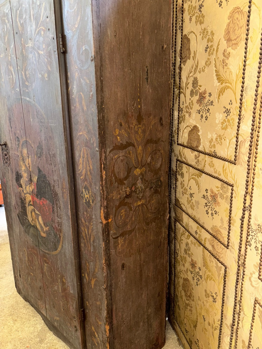 Italian Furniture With Painted Decoration Of Madonna And Child-photo-1