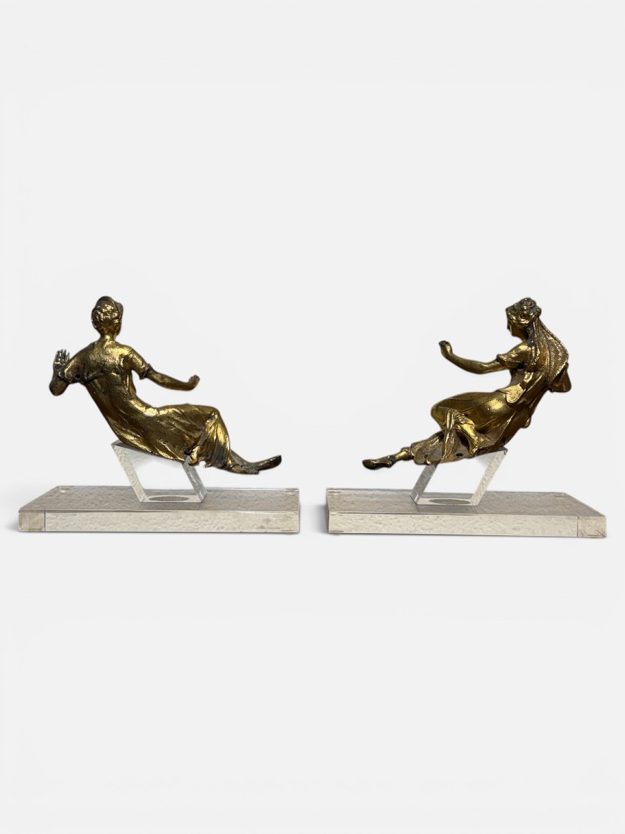 Couple de figures féminines. Italie, XVIIIe siècle. Bronzes dorés.-photo-2