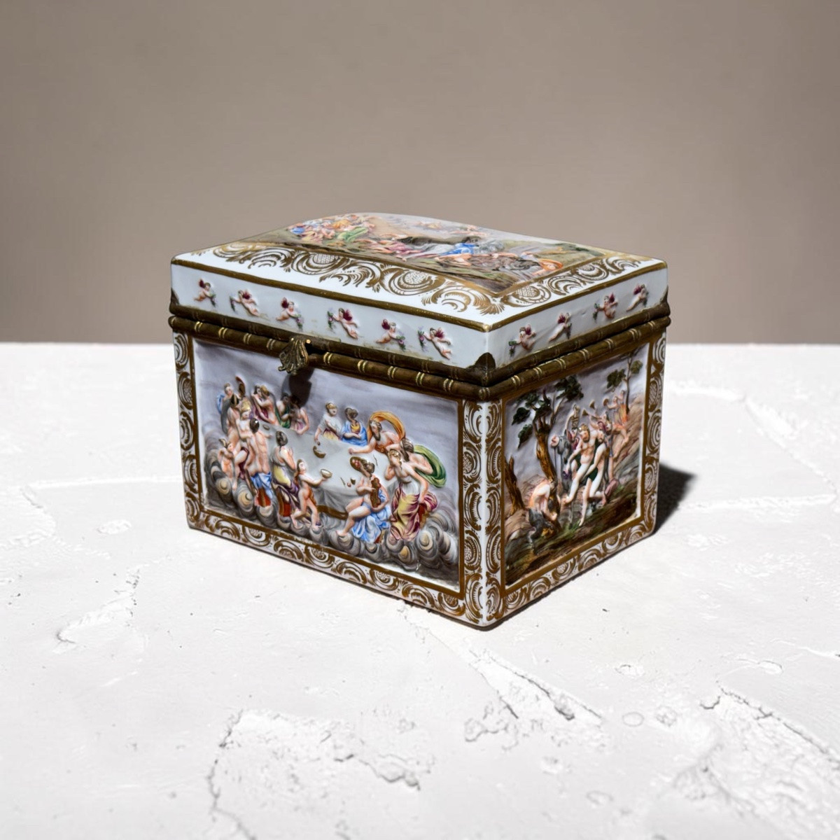 Box. Capodimonte Porcelain. Naples, 19th Century, Circa 1850-1860-photo-3