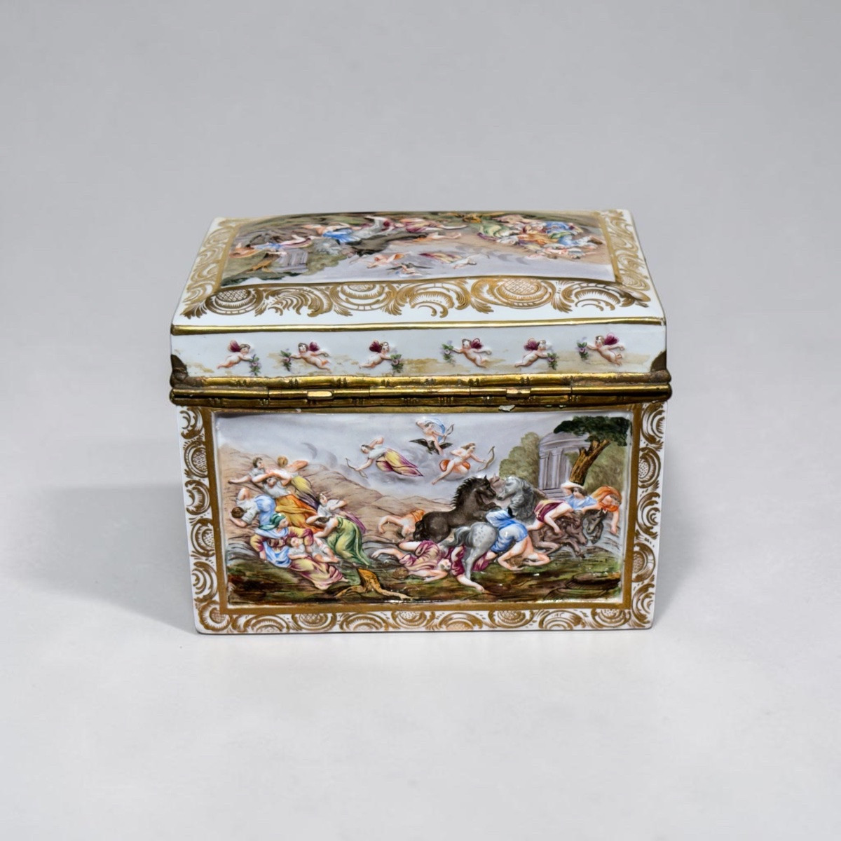 Box. Capodimonte Porcelain. Naples, 19th Century, Circa 1850-1860-photo-1