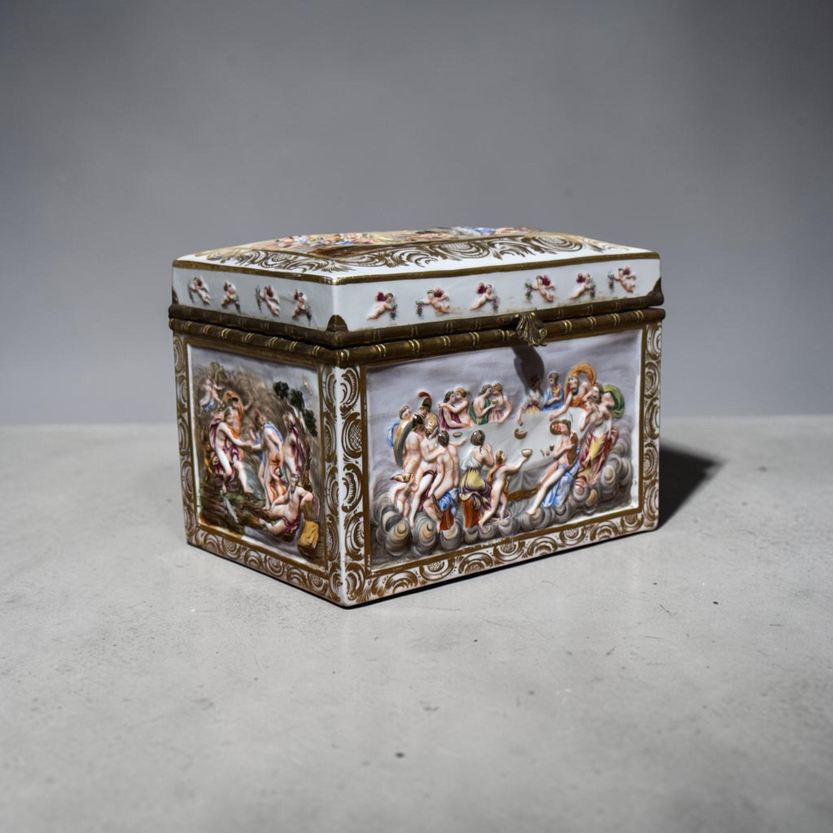 Box. Capodimonte Porcelain. Naples, 19th Century, Circa 1850-1860