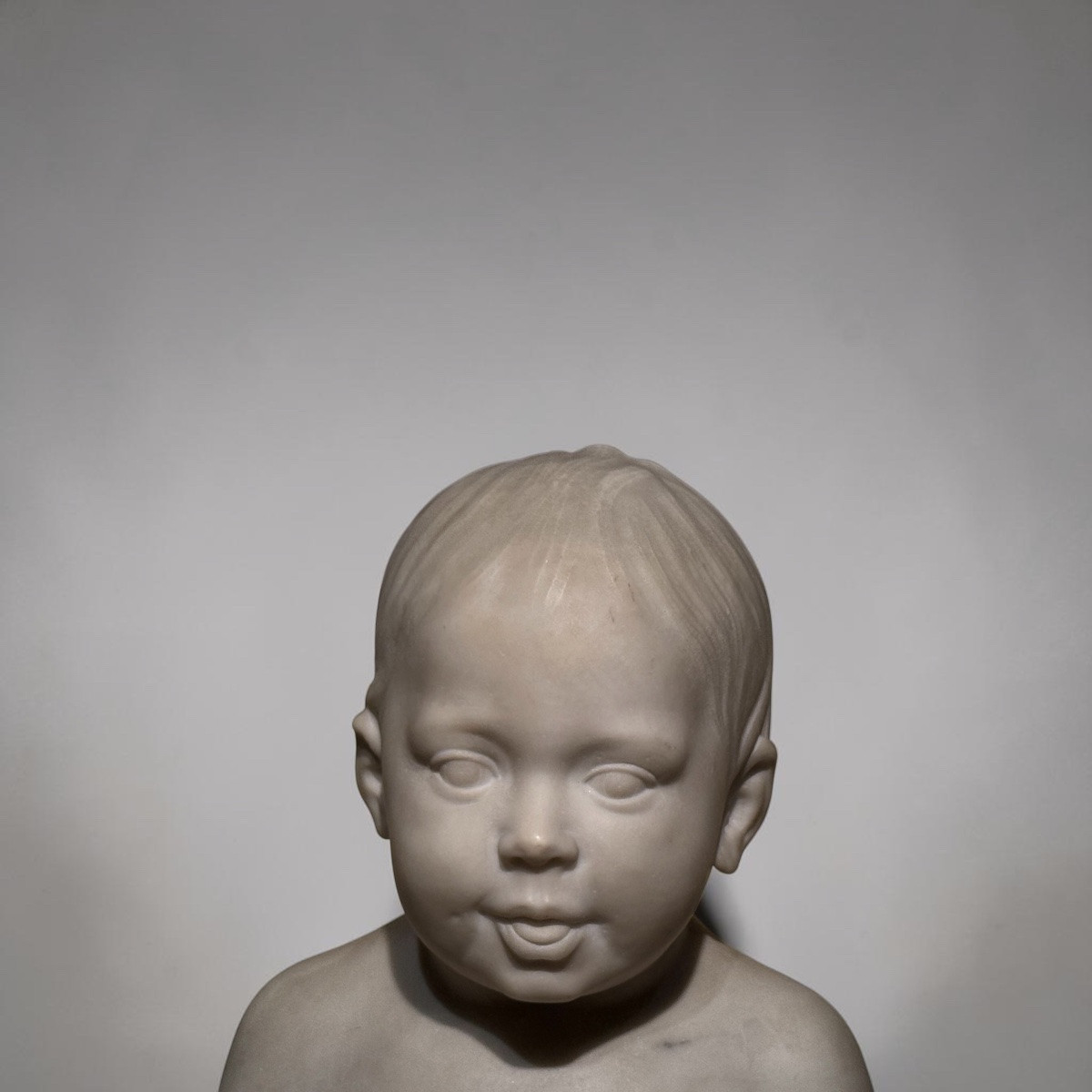 Tête d’enfant. Marbre, XIXe siècle. -photo-2