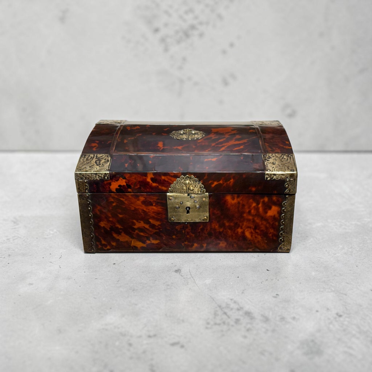 Tortoiseshell Box. Italy, 18th Century-photo-2