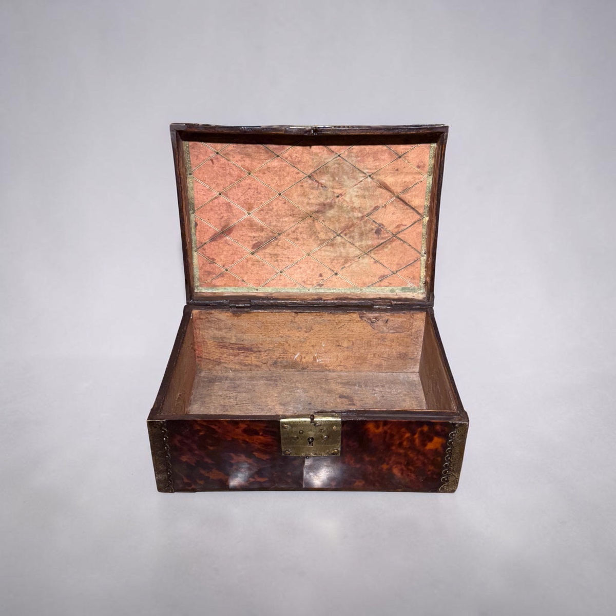 Tortoiseshell Box. Italy, 18th Century-photo-3