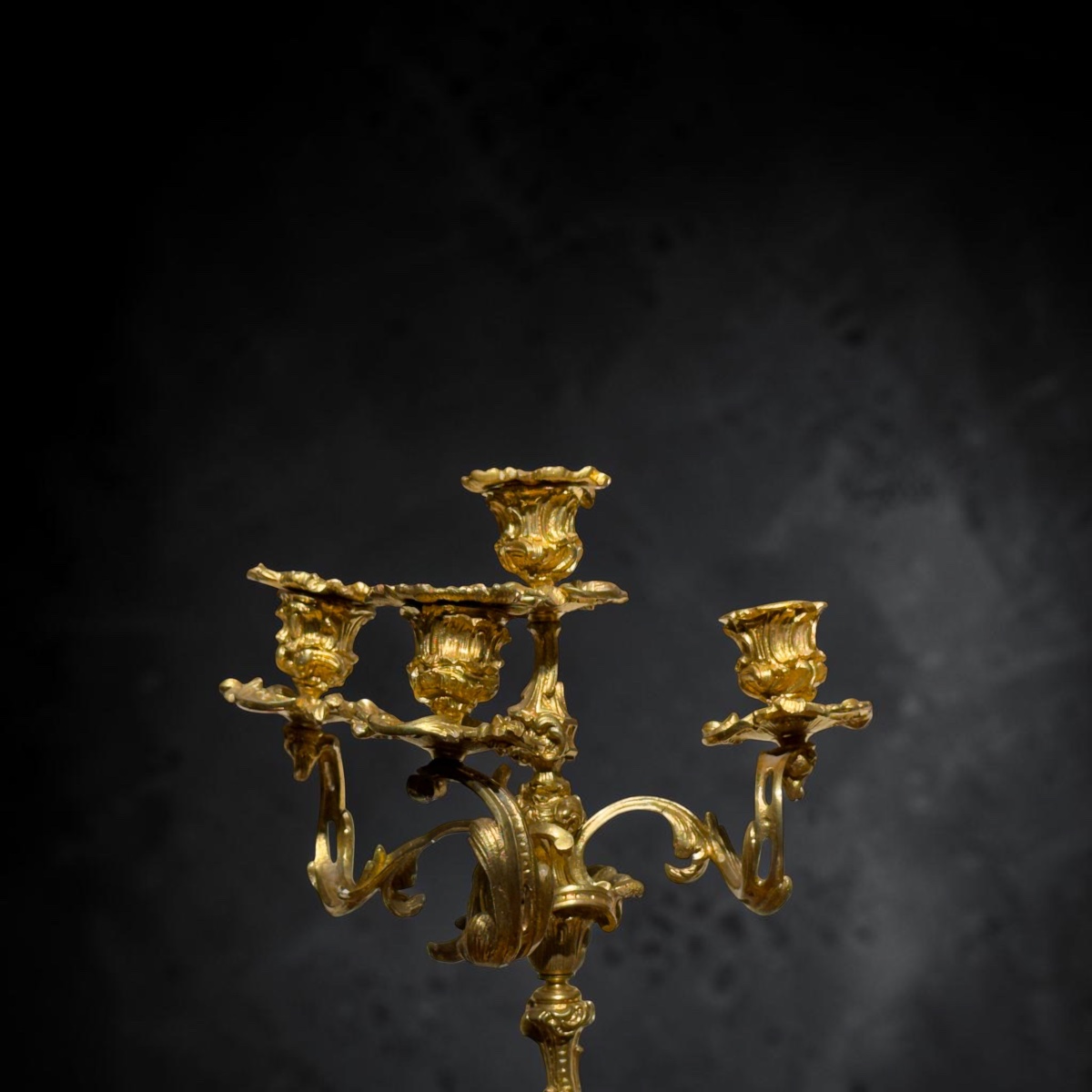 Paire de candélabres en bronze à quatre lumières. Seconde moitié du XIXe siècle. Probablement F-photo-2