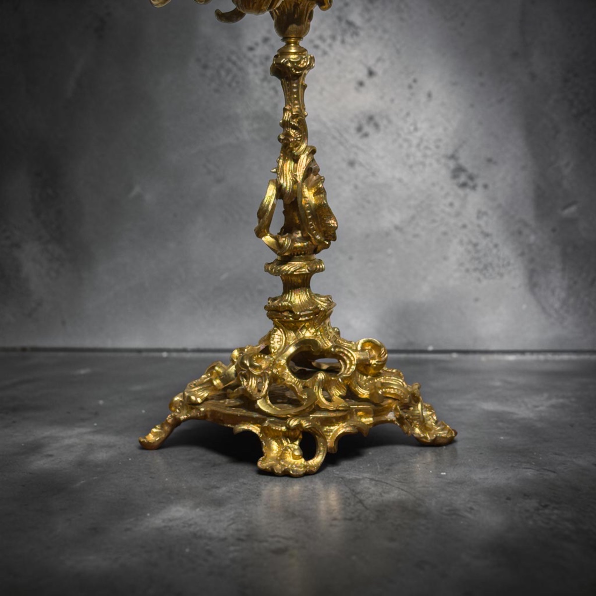 Paire de candélabres en bronze à quatre lumières. Seconde moitié du XIXe siècle. Probablement F-photo-3