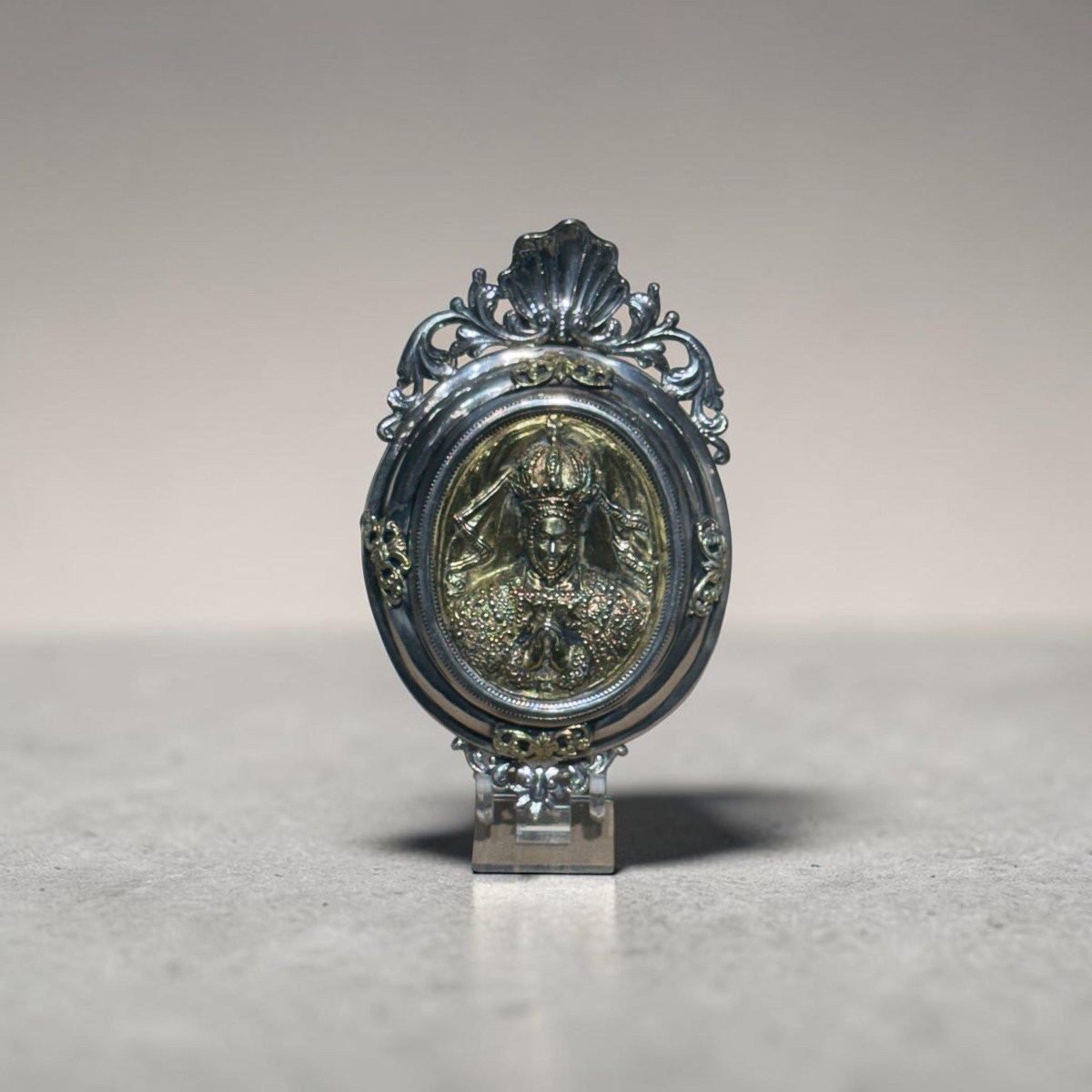 Médaille de la Vierge en argent et argent doré. Poinçons mexicains (M couronnée). 