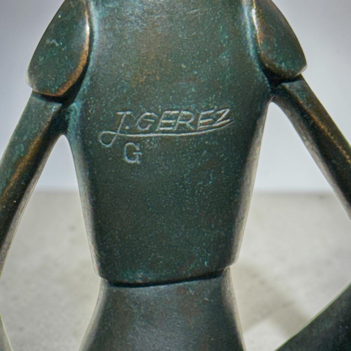 Torero picassiano. Bronze à patine verte. Signé « J. Gerez ».-photo-2