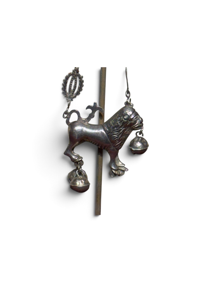 Hochet de ceinture. Argent ciselé et ajouré. Espagne, XVIIIe siècle. 16 cm-photo-2