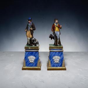 Paire de chasseurs. Porcelaine. France, XIXe siècle. 